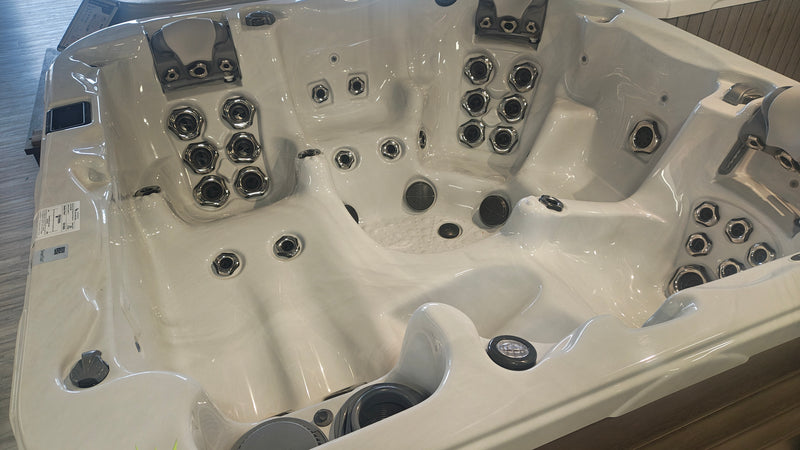 Load image into Gallery viewer, Dimension One Hot Tub - Diplomat